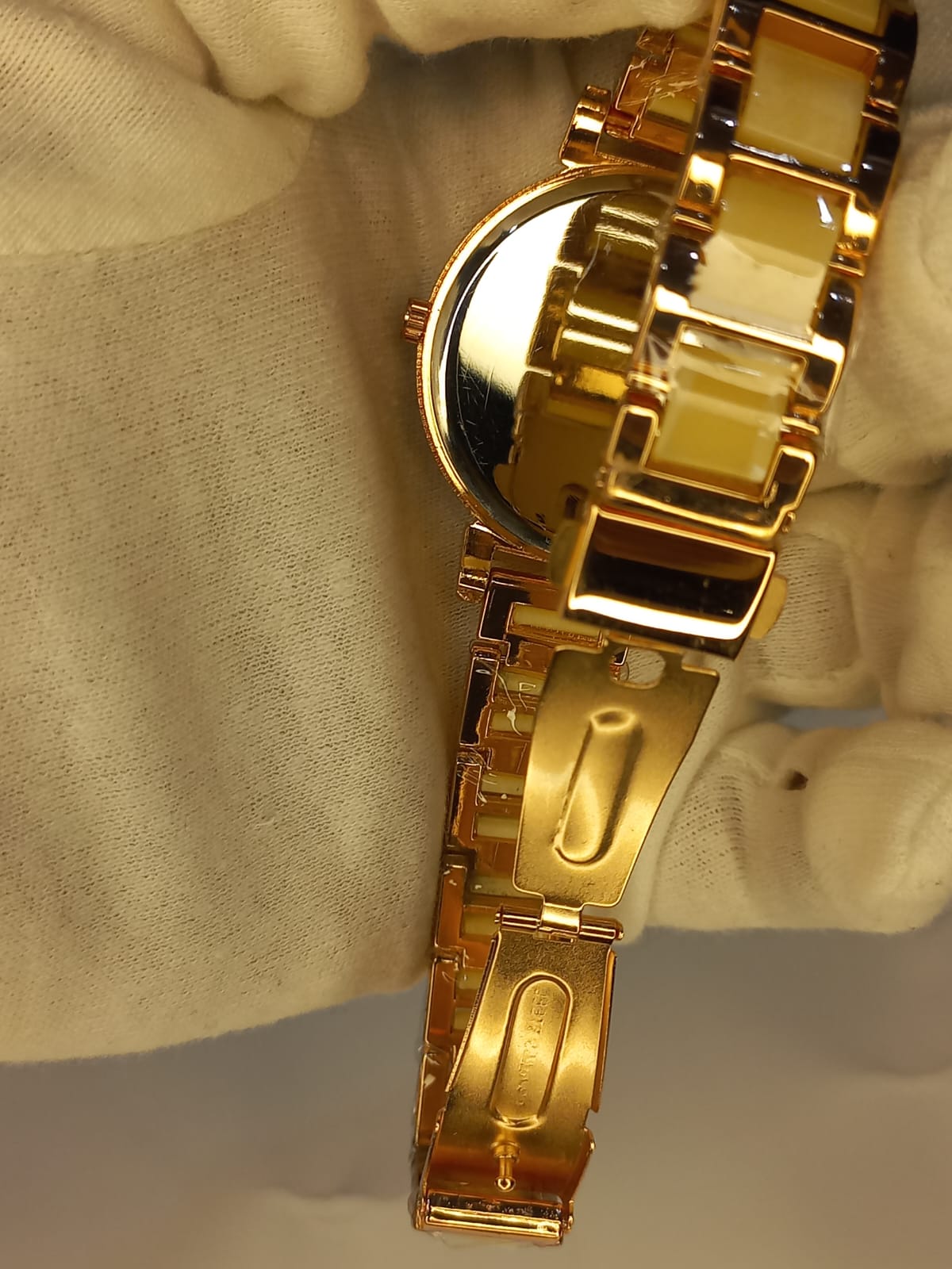 Two Tone Off White Golden Chain Dial