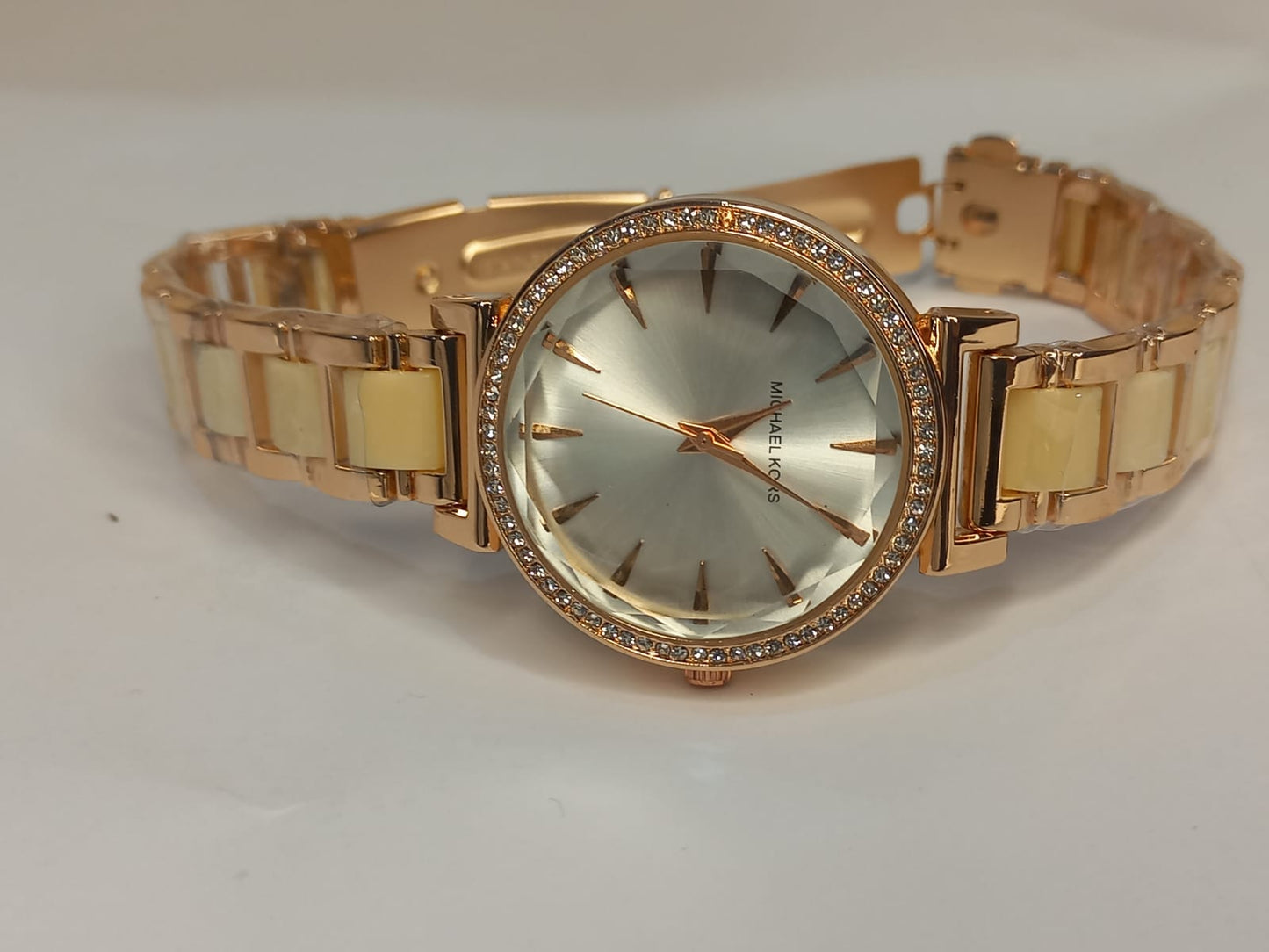 Two Tone Off White Golden Chain Dial